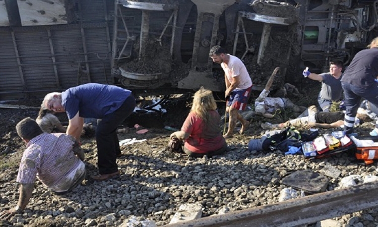 تحطم قطار سريع فى أنقرة وسقوط عدد كبير من الضحايا