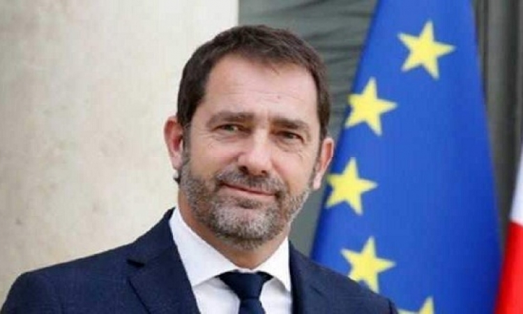 وزير داخلية فرنسا : السلطات أحكمت السيطرة على احتجاجات “السترات الصفراء”
