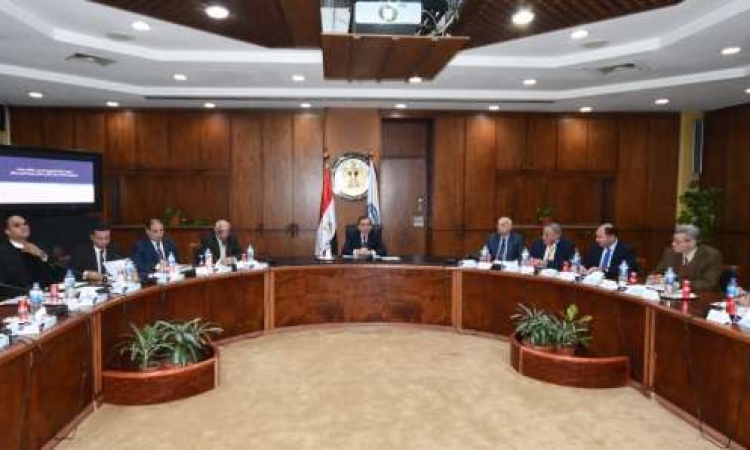 مصر تخطط لإنشاء موانئ تموين للغاز في المتوسط