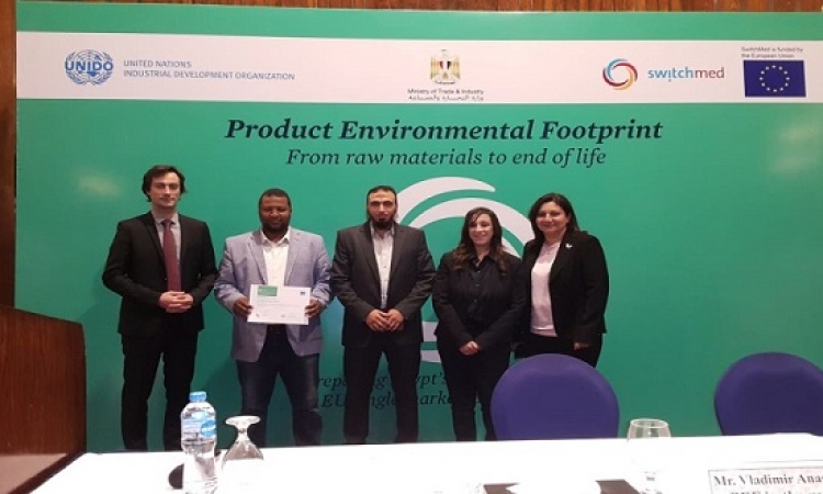 مصنع البردي التابع لمجموعة فاين الصحية القابضة ينال شهادة البصمة البيئية للمنتج