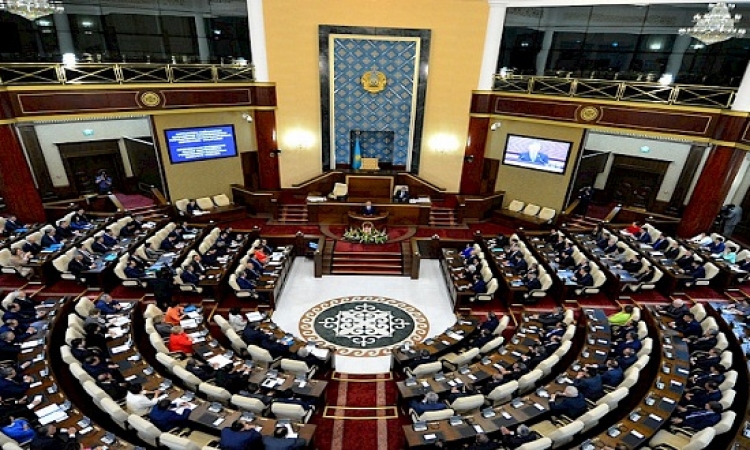 برلمان كازاخستان يوافق على تغيير اسم العاصمة “استانا”
