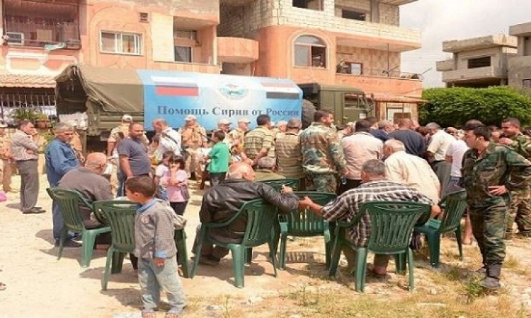 الجيش الروسي يوزع مساعدات إنسانية في درعا جنوبي سوريا