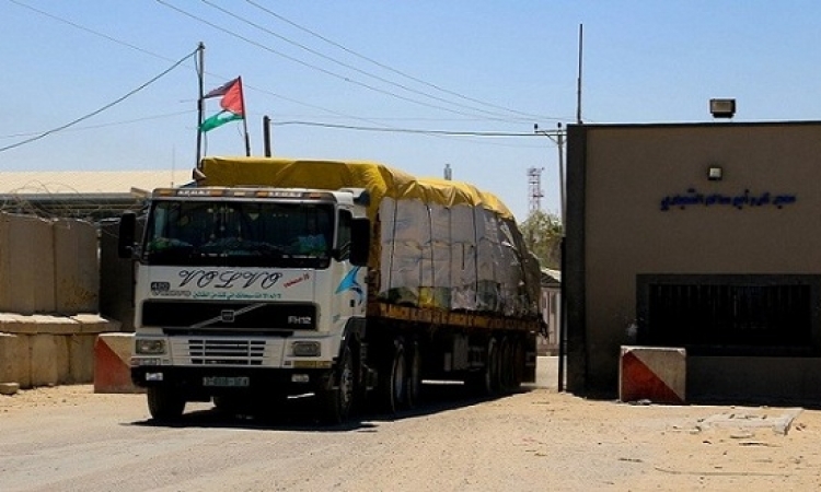 إسرائيل تعيد فتح المعبرين مع غزة عشية وصول المنحة القطرية