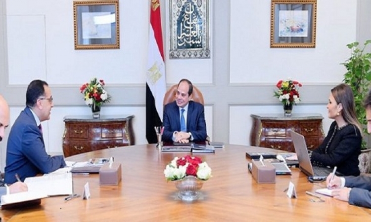 السيسي يدعو لتطوير آليات الترويج للاستثمار في مصر