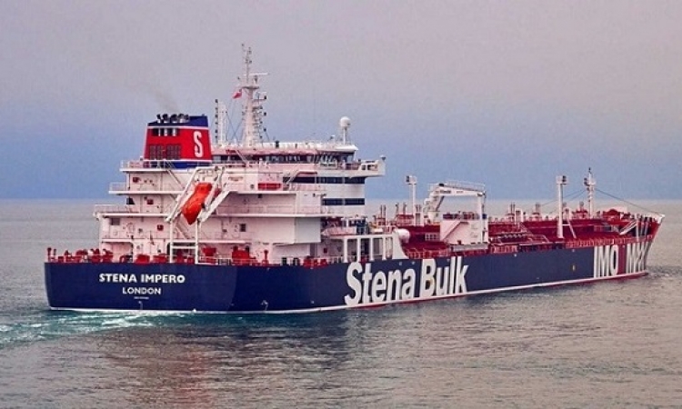 إيران تحتجز ناقلة نفط بريطانية وتنقلها إلى ميناء بندر عباس