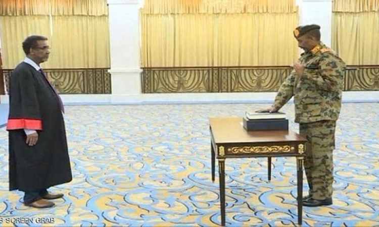البرهان يؤدى القسم الدستورى رئيساً لمجلس السيادة فى السودان