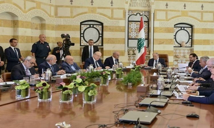الحكومة اللبنانية تجتمع اليوم فى القصر  الرئاسى لاحتواء المظاهرات