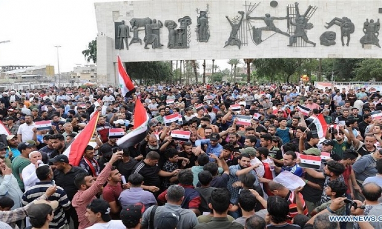 تواصل مظاهرات العراق وارتفاع الضحايا إلى 65 قتيلاً 