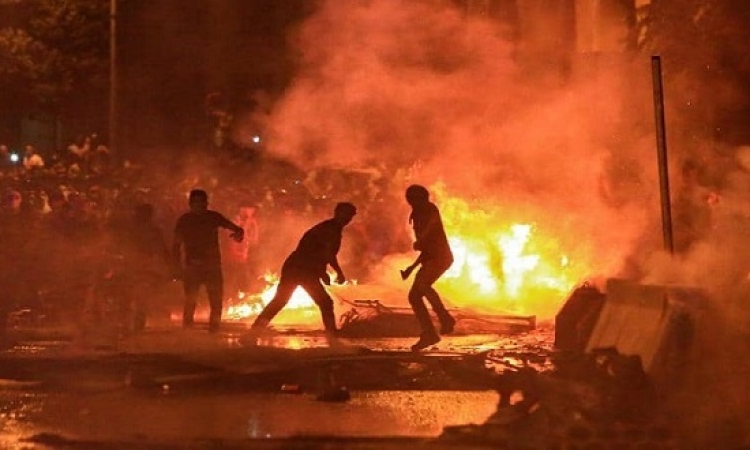 145 مصاباً فى ليلة جديدة من الاحتجاجات العنيفة فى بيروت