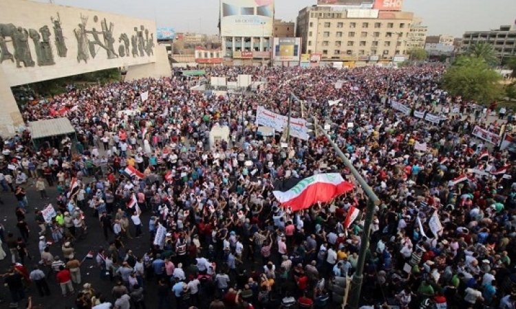 العراقيون يواصلون مظاهرات المناهضة للأحزاب فى بغداد والبصرة
