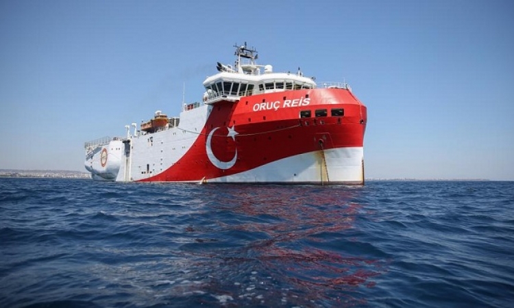 اليونان : إرسال تركيا لسفينة “أوروتش رئيس” إلى المتوسط تهديد مباشر للسلام