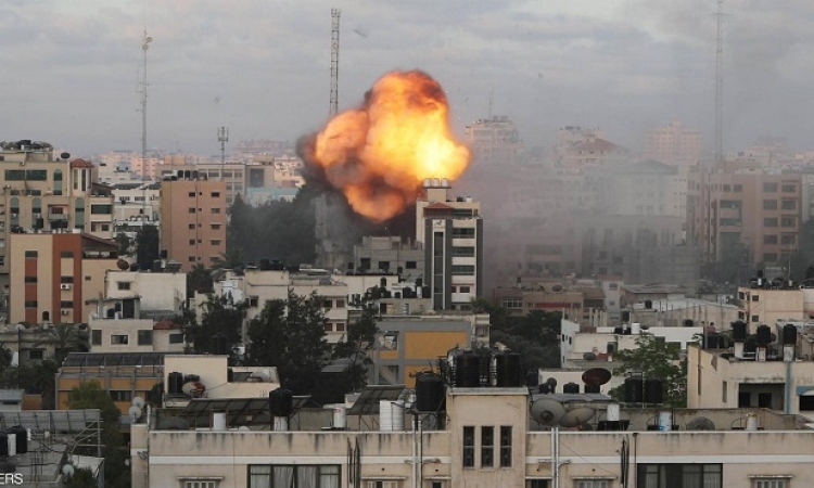 مواجهات غزة تدخل يومها العاشر .. تواصل الغارات الإسرائيلية على القطاع وحماس ترد باطلاق الصواريخ