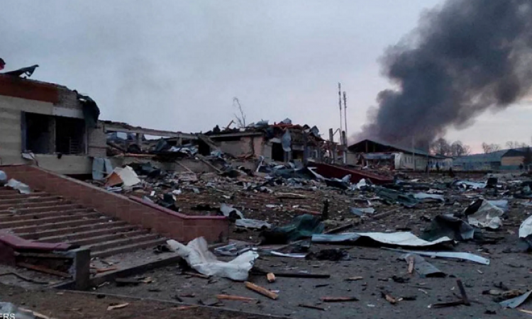 مقتل 180 من المرتزقة الأجانب .. موسكو تكشف تفاصيل قصف قاعدة يافوريف الأوكرانية