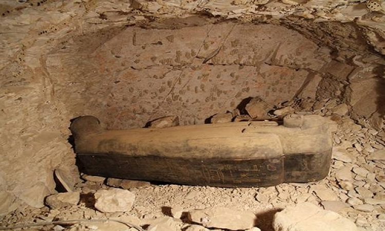 الإعلان عن اكتشاف 5 مقابر أثرية من عصري الدولة القديمة والانتقال الأول