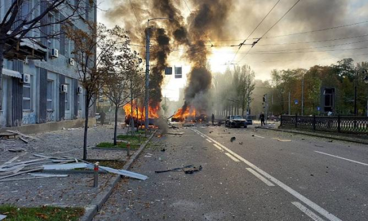 ضربات روسية جديدة على كييف .. وانقطاع التيار الكهربائي عن عدة أحياء فيها