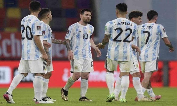 الأرجنتين تصطدم بالمكسيك في لقاء مصيري بمونديال قطر