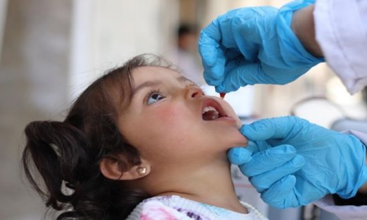 “الصحة” تكشف حقائق مهمة عن تطعيم شلل الأطفال بتلقى المضاد الحيوى