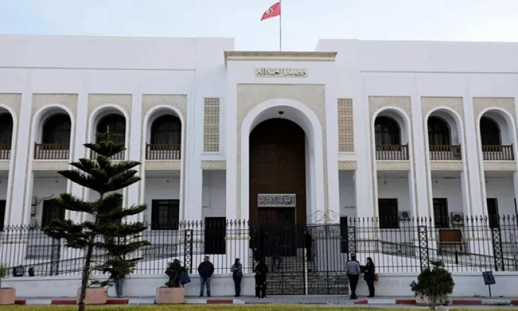 الحكم بسجن رجل أعمال وساسة بارزين في قضية التآمر على الدولة والتخطيط للانقلاب في تونس