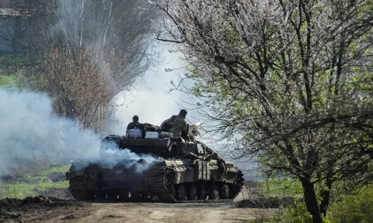 الجيش الأوكراني يشن هجمات مضادة في باخموت أملا في استعادة المواقع التي فقدها