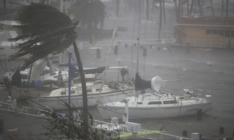 فلوريدا تستعد لوصول الإعصار إيداليا شديد الخطورة