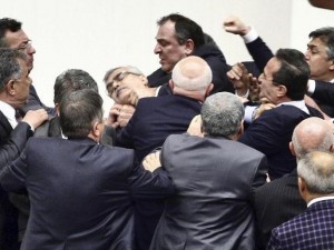 شجار بالبرلمان التركي