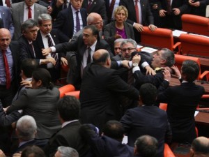 شجار بالبرلمان التركي.jpg5