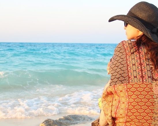 صور-روجينا-بملابس-بحرية-وبدون-مكياج-على-شاطئ-البحر-في-رحلة-استجمام-1285518